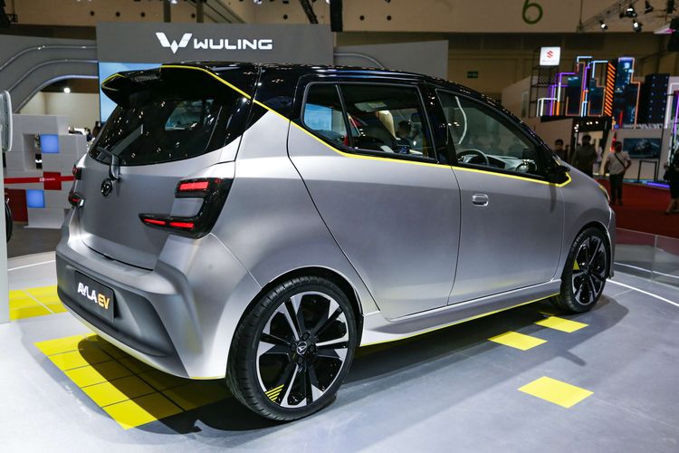 Mobil listrik konsep Daihatsu Ayla EV dipamerkan di ajang Gaikindo Indonesia International Auto Show (GIIAS) 2022 di ICE BSD, Tangerang, Jumat (12/8/2022).