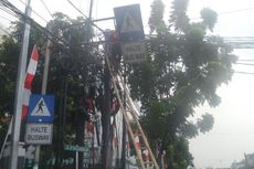 Kabel Listrik yang Menjuntai di Simpang Caringin Hampir Selesai Diperbaiki