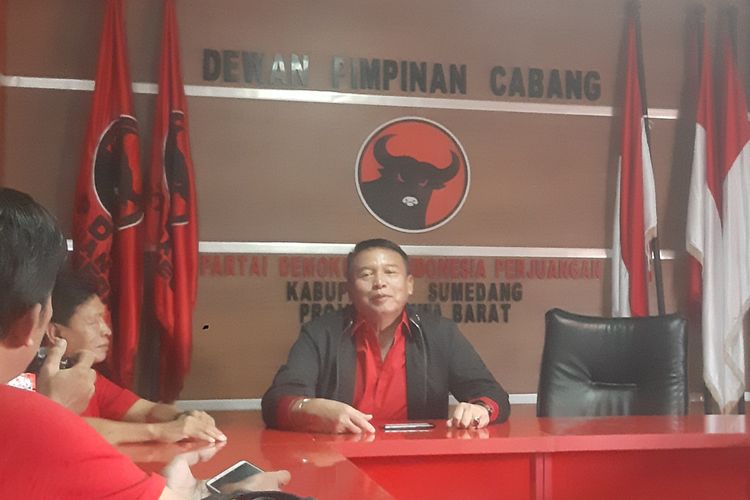 Anggota DPR RI TB Hasanuddin saat Reses di Sumedang, Jawa Barat, Kamis (19/12/2019). AAM AMINULLAH/KOMPAS.com