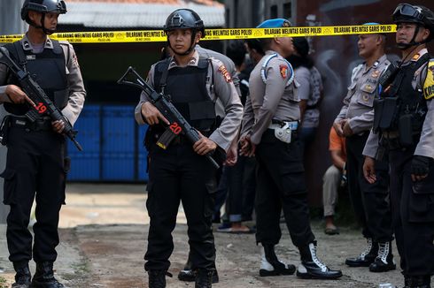 Penasaran, Warga Padati Lokasi Penangkapan Pengikut ISIS di Bogor 