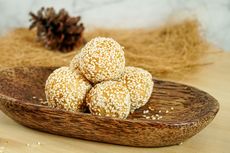 6 Cara Membuat Onde-onde agar Tidak Kempis dan Keras