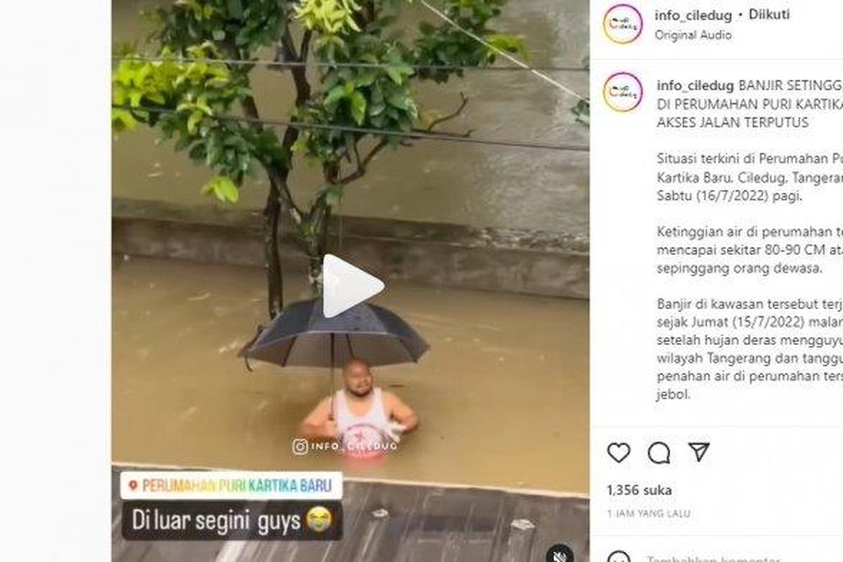Banjir di Perumahan Puri Kartika Baru, Ciledug, Tangerang, Sabtu (16/7/2022) pagi hingga mencapai 1 meter. Banjir akibat intensitas hujan dan jebolnya tanggul. Ratusan rumah di perumahan ini terendam banjir. 
