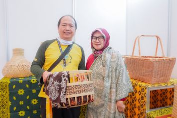LIVE Bronis UMKM 10 November: Kiat Sukses Ekspor Batik Maos, Dari Cilacap ke Mancanegara