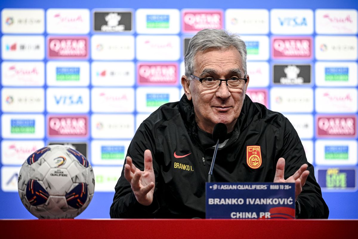 Pelatih kepala Timnas China Branko Ivankovic menghadiri konferensi pers menjelang pertandingan Kualifikasi Piala Dunia FIFA 2026 Asia antara China dan Australia di Hangzhou, China, 24 Maret 2025.
