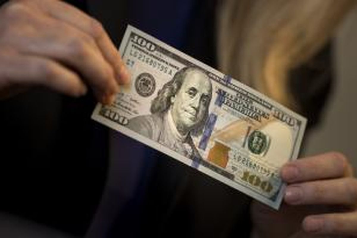 Pecahan baru 100 dollar AS, yang rencananya mulai beredar per 8 Oktober 2013.