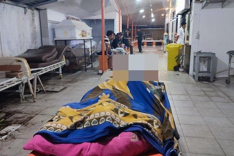 Asael Christofer Makausi (31) warga Manado tewas saat terjadi Kericuhan di Ratatotok Mitra Sulut. Jenazah dibawa ke Rumah Sakit Bhayangkara Manado untuk diotopsi. 

