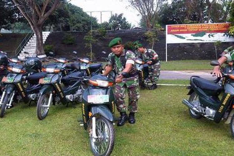 Sebagian Bintara Pembina Desa atau Babinsa di Batam, Kepulauan Riau, mendapatkan sepeda motor. Seluruh sepeda motor dihibahkan, Rabu (28/11/2012).