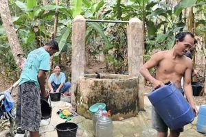 Kemarau di Pangandaran, Warga Harus Antre Air di Sumur hingga Sore