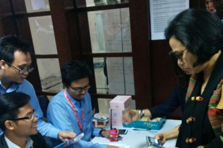 Menteri Keuangan Sri Mulyani Indrawati sambangi tempat pelayanan pendaftaran tax amnesty di Gedung Direktorat Jendral Pajak, Jakarta, beberapa waktu lalu.