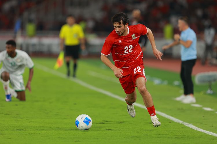 Aksi Nathan Tjoe-A-On dalam laga Timnas Indonesia vs Oman di Stadion Utama Gelora Bung Karno, Jakarta, Jumat (5/6/2026).