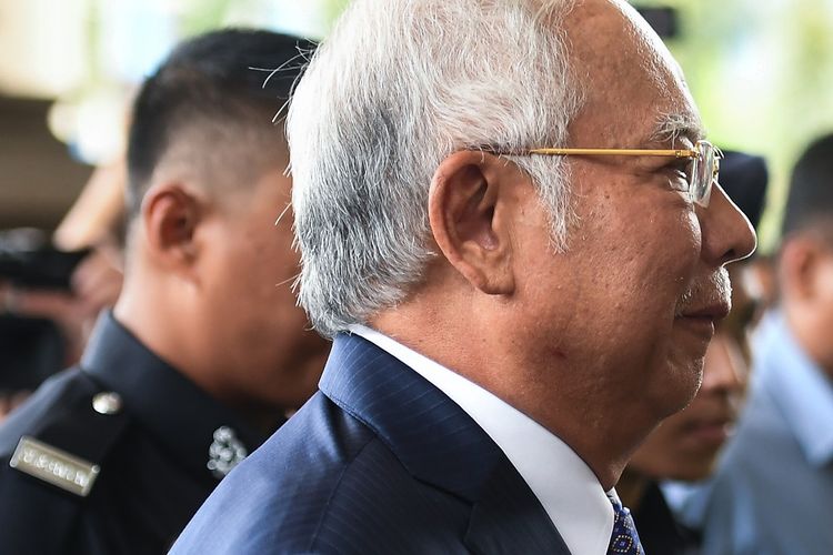 Mantan Perdana Menteri Malaysia Najib Razak hadir dalam sidang perdana skandal korupsi 1MDB yang menyeretnya pada Rabu (3/4/2019).