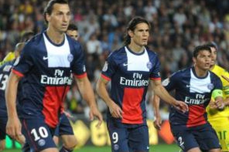 Bomber Paris Saint-Germain (PSG), Zlatan Ibrahimovic (kiri) dan Edinson Cavani (tengah)