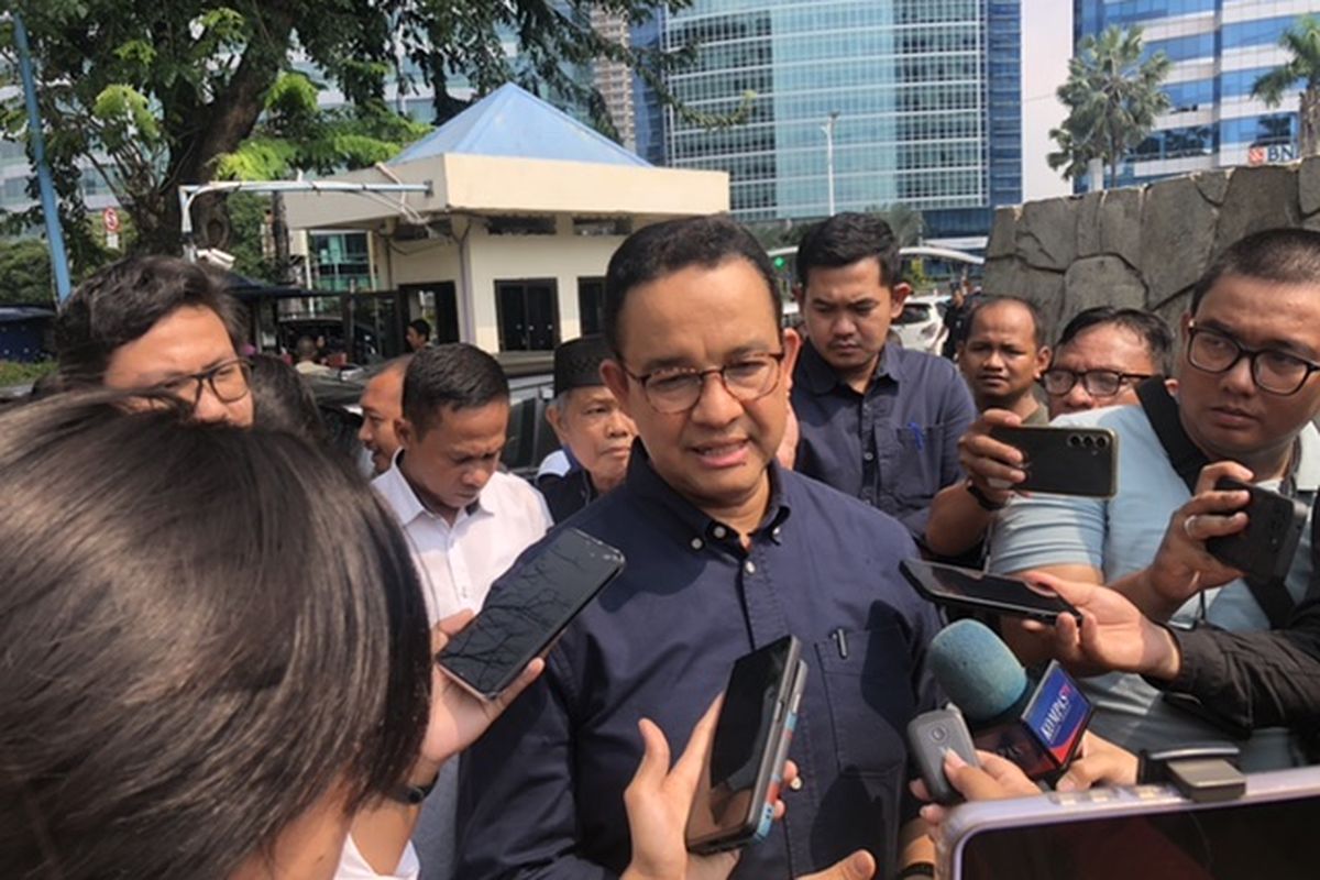 Mantan Gubernur DKI Jakarta Anies Baswedan di kawasan Pondok Indah, Jakarta Selatan, Jumat (14/6/2024). 