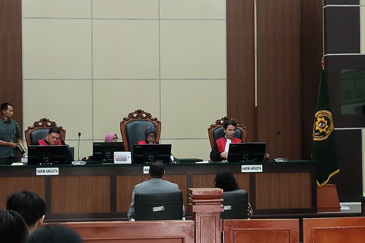 Kubu Roy Suryo Nilai Keterangan 2 Saksi Tak Relevan, Minta Jokowi-Silfester Matutina Dihadirkan
