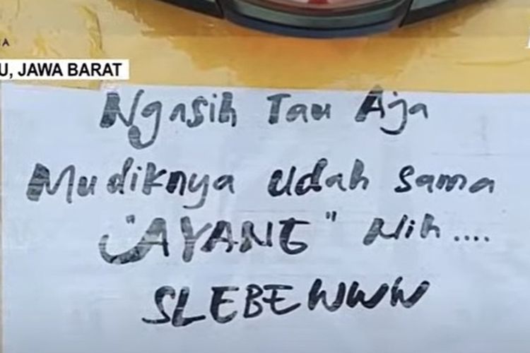 Tulisan unik terpasang di motor pemudik yang melintasi jalur pantura. 