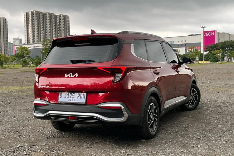 Tampilan eksterior Kia Carens 1.5