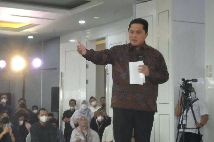 Menteri BUMN Erick Thohir di Kementerian BUMN, Senin (2/1/2023). 