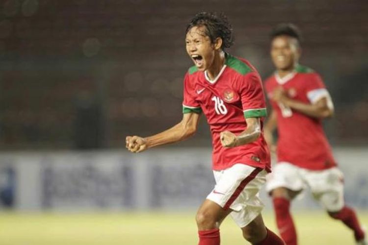 Pemain timnas Indonesia U-23 Adam Alis berselebrasi usai mencetak gol dalam laga kualifikasi Piala Asia U-23 Grup H melawan Timor Leste di Stadion Utama Gelora Bung Karno, Senayan, Jakarta, Jumat (27/3/2014).