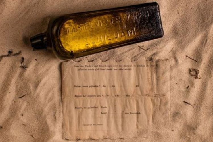Botol inilah yang menjadi wadah selembar surat berisi pesan yang sudah berusia 132 tahun.