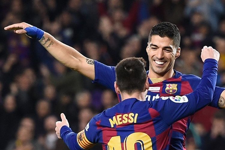 Lionel Messi dan Luis Suarez melakukan selebrasi pada laga Barcelona vs Mallorca di Stadion Camp Nou pada Sabtu (7/12/2019).