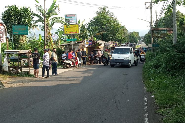 Polres Bogor bersama Polresta Kota Bogor mengungkap dua kasus pembunuhan yang terjadi di dua tempat yakni di Kota Bogor dan Kabupaten Bogor atau tepatnya kawasan Puncak, Jawa Barat, Kamis (11/3/2021).