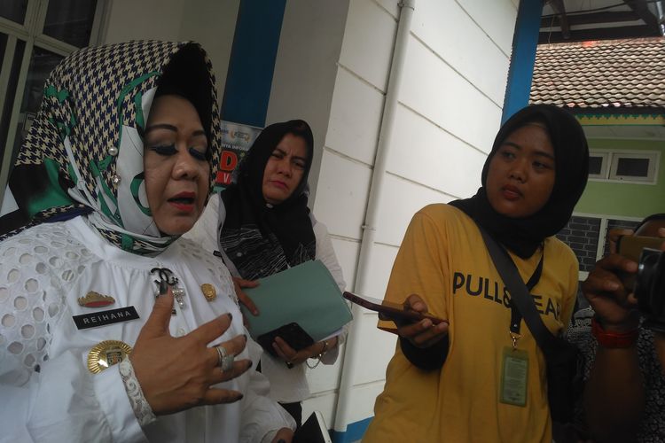 Kadis Kesehatan Provinsi Lampung, Reihana saat memberi keterangan pers terkait virus corona, Rabu (18/3/2020). Dua balita di Lampung berstatus pasien dalam pengawasan (PDP) virus corona.