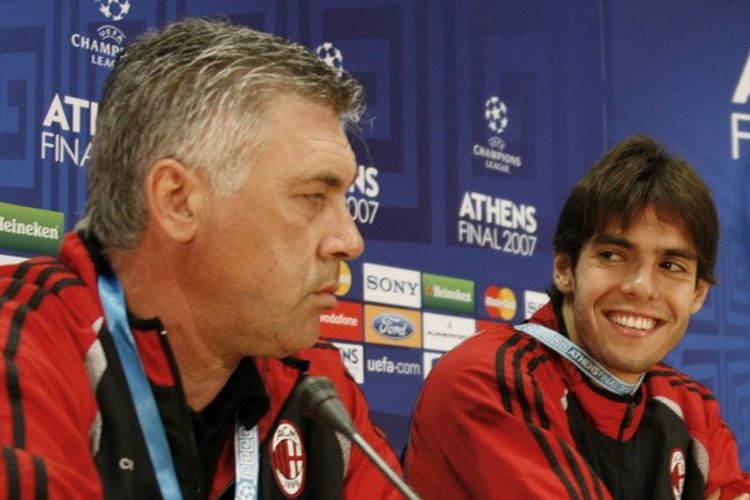 Ricardo Kaka (kanan) dan Carlo Ancelotti saat masih sama-sama di AC Milan. Terkini, Ancelotti ditunjuk menjadi pelatih timnas Brasil dan akan mulai bertugas pada Juni 2024 setelah habis kontrak di Real Madrid.