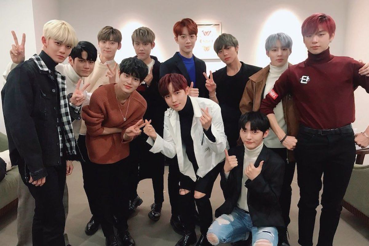 11 member boyband Wanna One saat masih terbentuk.