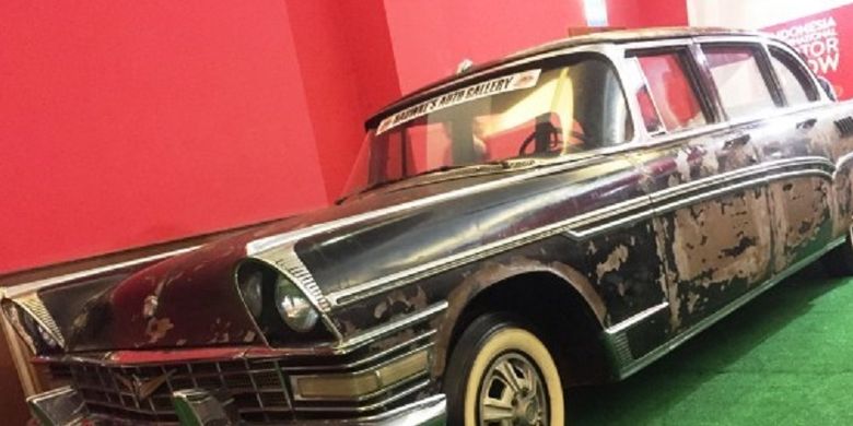 Mobil ZIL 111 yang pernah digunakan Presiden Soekarno sebagai kendaraan dinasnya.