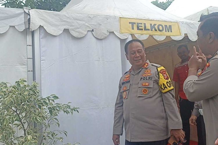 Kapolda Jabar Irjen Pol Suntana saat meninjau Pos Pengamanan Rest Area Km 57 tol Jakarta-Cikampek, Kamis (22/12/2022)