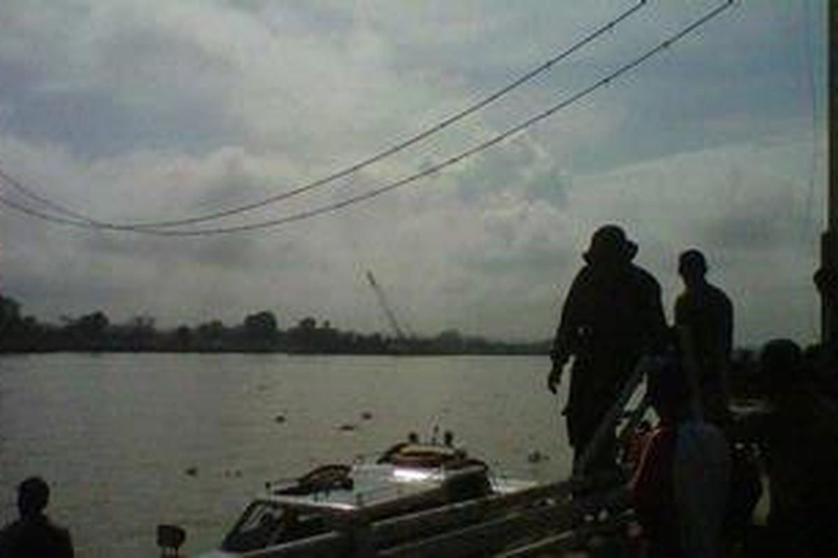 Jembatan Mahakam II di Tenggarong runtuh