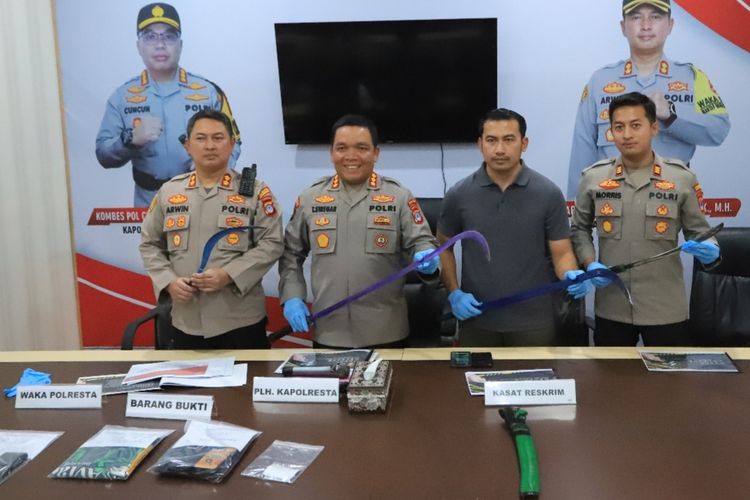Konvoi Bawa Sajam sambil Nantang Warga Tawuran, Delapan Remaja di Banjarmasin Ditangkap