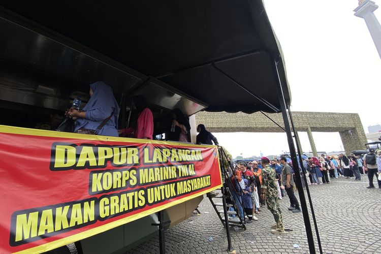 Long Queues for Free Meals at TNI Fair 2026, Several Visitors Miss Out