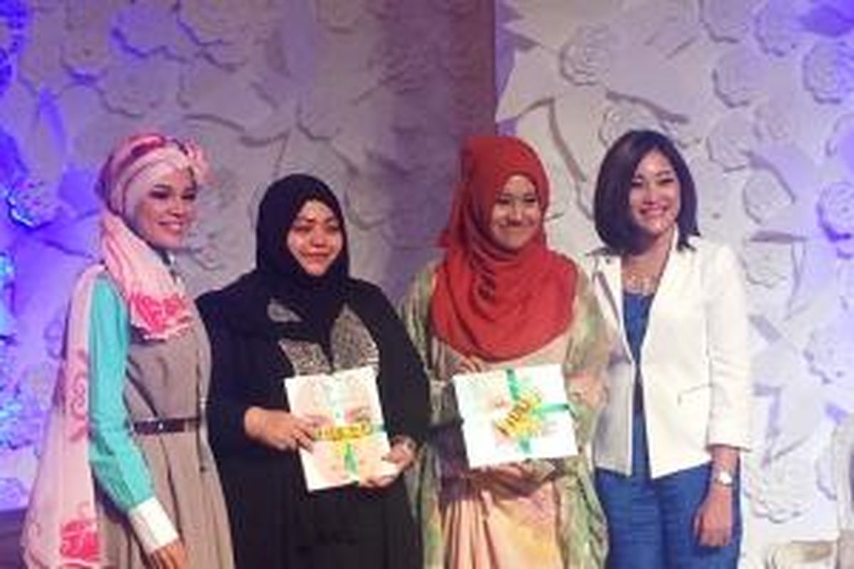 Merayakan inspirasi kecantikan wanita Indonesia dalam acara Three Days to #StartAGoodThing di The Hall, Senayan City, Jakarta Wardah Cosmetics menghadirkan Dewi Sandra sebagai brand ambassador, Carolina Septerita (Penata rias dan penulis buku Beauty Book: Eyes), Andini Aska Dwiani Puri (Brand Development Wardah Cosmetics) dan Rosdiana Setyaningrum (Psikolog). 