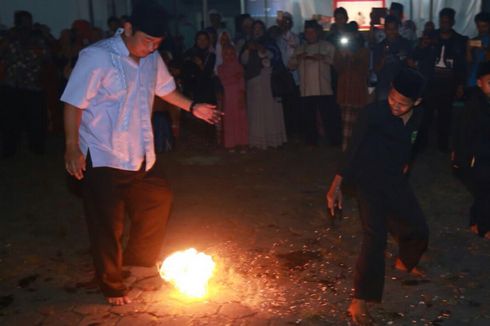 Ketika Wali Kota Semarang Bermain Sepak Bola Api