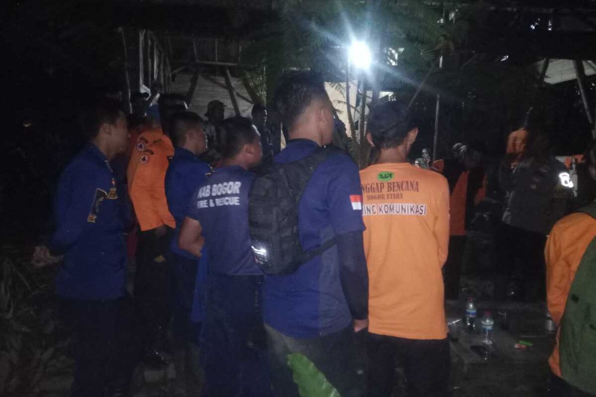 Seorang pria hilang di kawasan Gunung Salak, Kabupaten Bogor, Jawa Barat. Saat ini, tim SAR gabungan sedang melakukan pencarian di lokasi