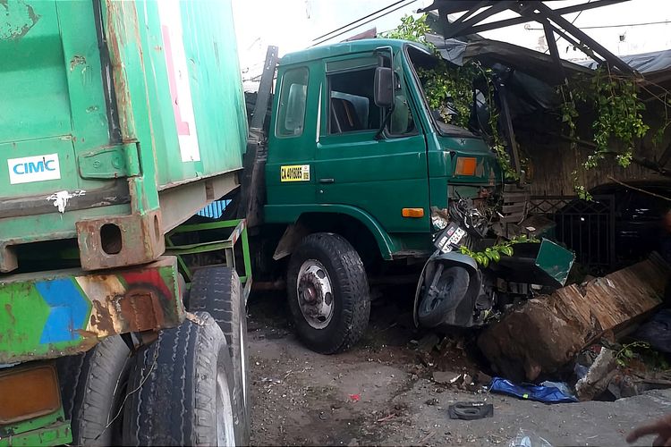 Kecelakaan Beruntun 5 Kendaraan di Sidoarjo, 2 Tewas