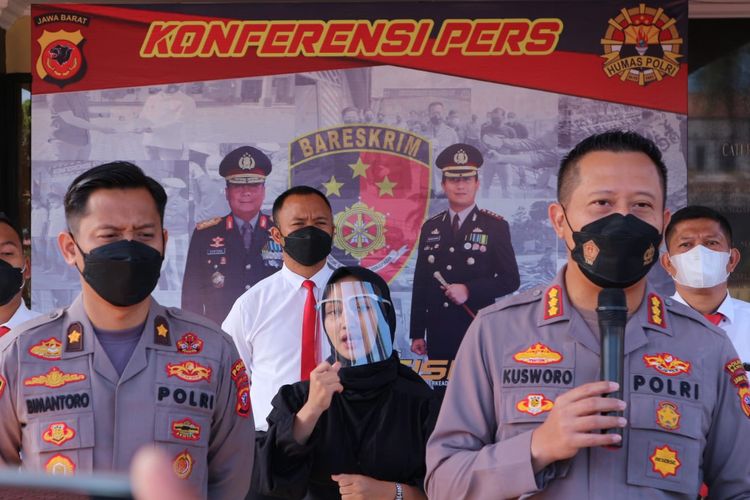 Jajaran Polresta Bandung berhasil mengamankan RM (21) pelaku penusukan yang menyebabkan korban meninggal dunia, Senin (14/3/2022)