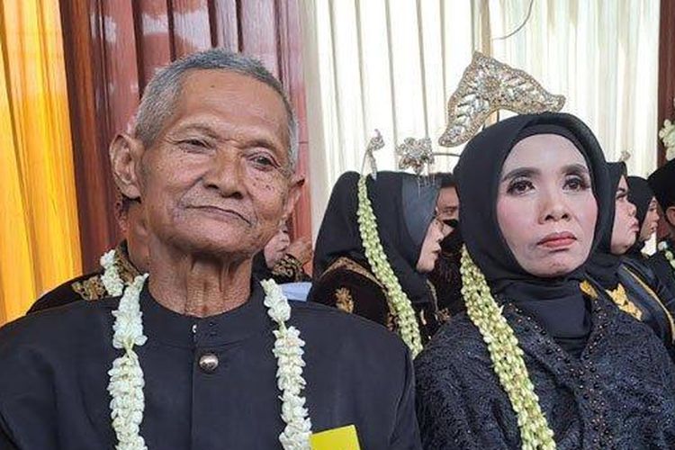 Jayus dan istrinya mengikuti isbat nikah yang diselenggarakan oleh Kejari Kabupaten Malang, Rabu (3/7/2024) 
