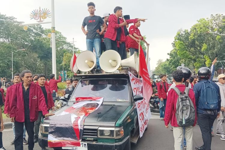 Mahasiswa UBK Dicegat Polisi di Tugu Tani Saat Hendak Demo di Medan Merdeka 