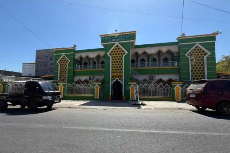 Antre BBM Berjam-jam, Masjid di Wajo Buka 24 Jam, Sediakan Kopi dan Teh Gratis untuk Warga
