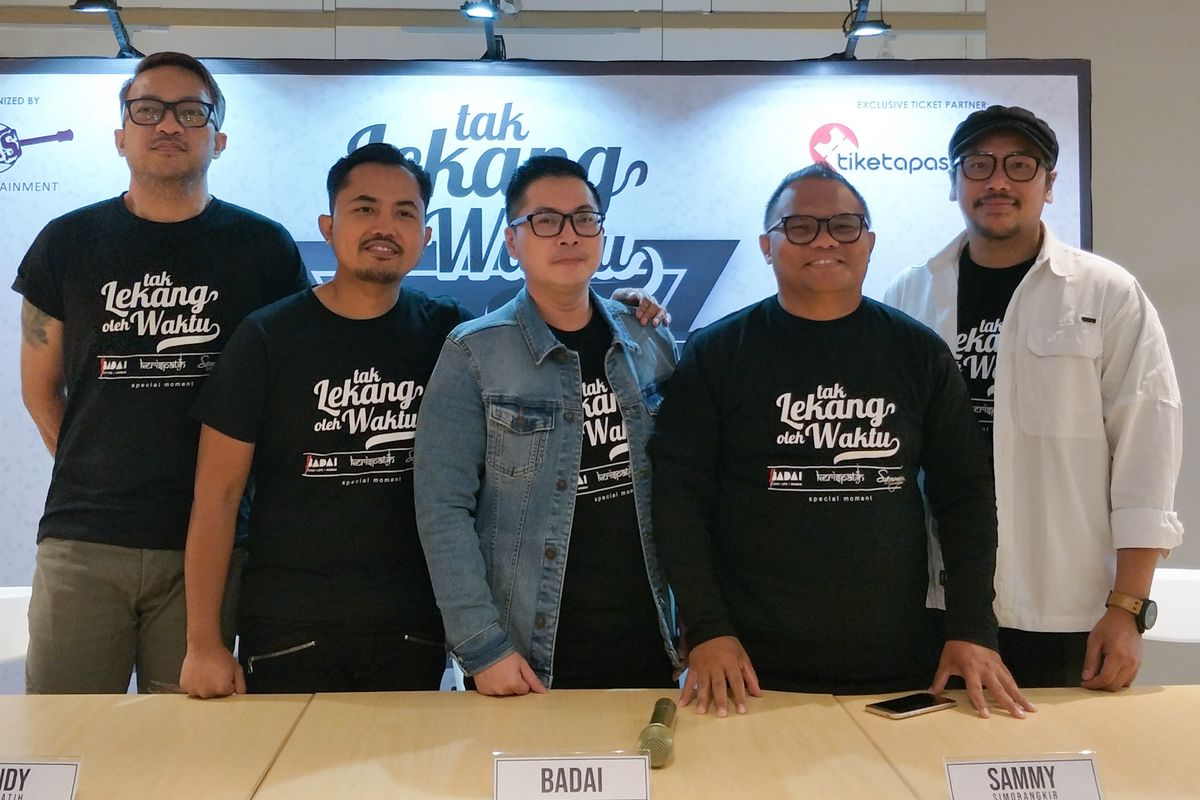 Grup band Kerispatih bersama Badai dan Sammy Simorangkir dalam jumpa pers konser Tak Lekang Oleh Waktu di kawasan Thamrin, Jakarta Pusat, Rabu (13/3/2019).