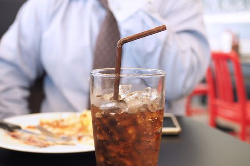 Waspadai, 4 Dampak Buruk pada Liver akibat Minum Soft Drink 