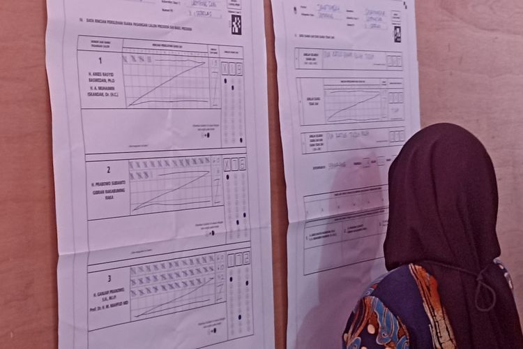 Penghitungan suara di TPS Lempongsari Semarang, Rabu (14/2/2024). 