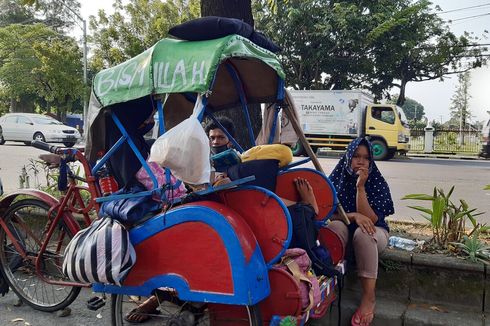 Pemkab Grobogan Jemput Sekeluarga yang Tidur di Becak karena PHK