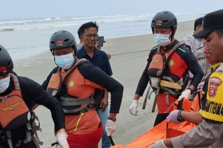 Jasad Tanpa Identitas Kembali Ditemukan di Pesisir Bengkulu Dievakuasi Basarnas