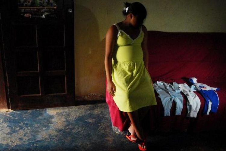 Kehamilan memiliki risiko kepada setiap perempuan di setiap fase, Amorim menambahkan. Tapi kehamilan lebih berisiko terhadap anak perempuan.