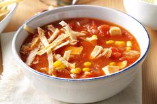 Resep Sup Ayam Tomat Pedas, Tinggal Cemplung Semua Bahan