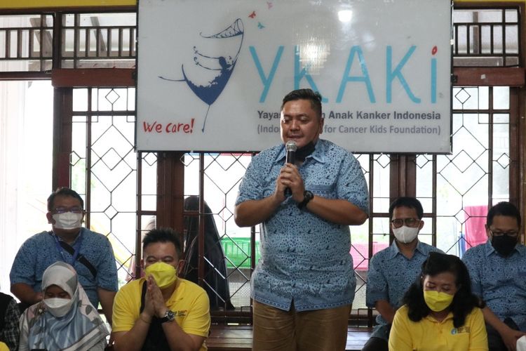 General Manager Blue Bird Yogyakarta dan Semarang, Rito Sudarwaman ketika memberikan sambutan dalam acara roadshow bersama Yayasan Kanker Anak Indonesia (YKAI) di Jawa Tengah, pada 11-18 Juli 2022.