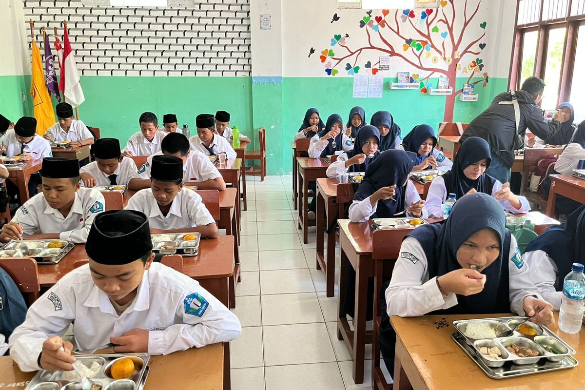 Siswa SMP di Depok Nilai Porsi Makan Bergizi Gratis Kurang Banyak